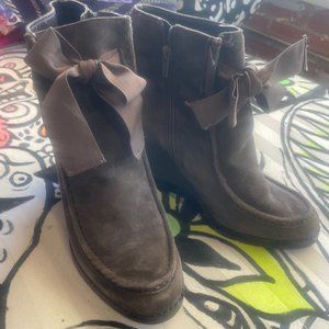 Kate Spade Grey Suede Booties 9.5 like new